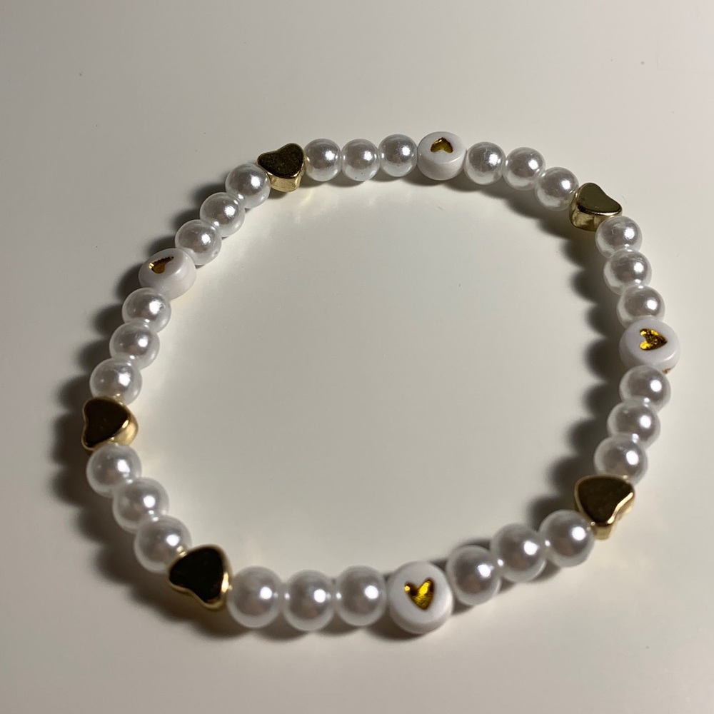 Handmade pearl w gold hearts bracelet